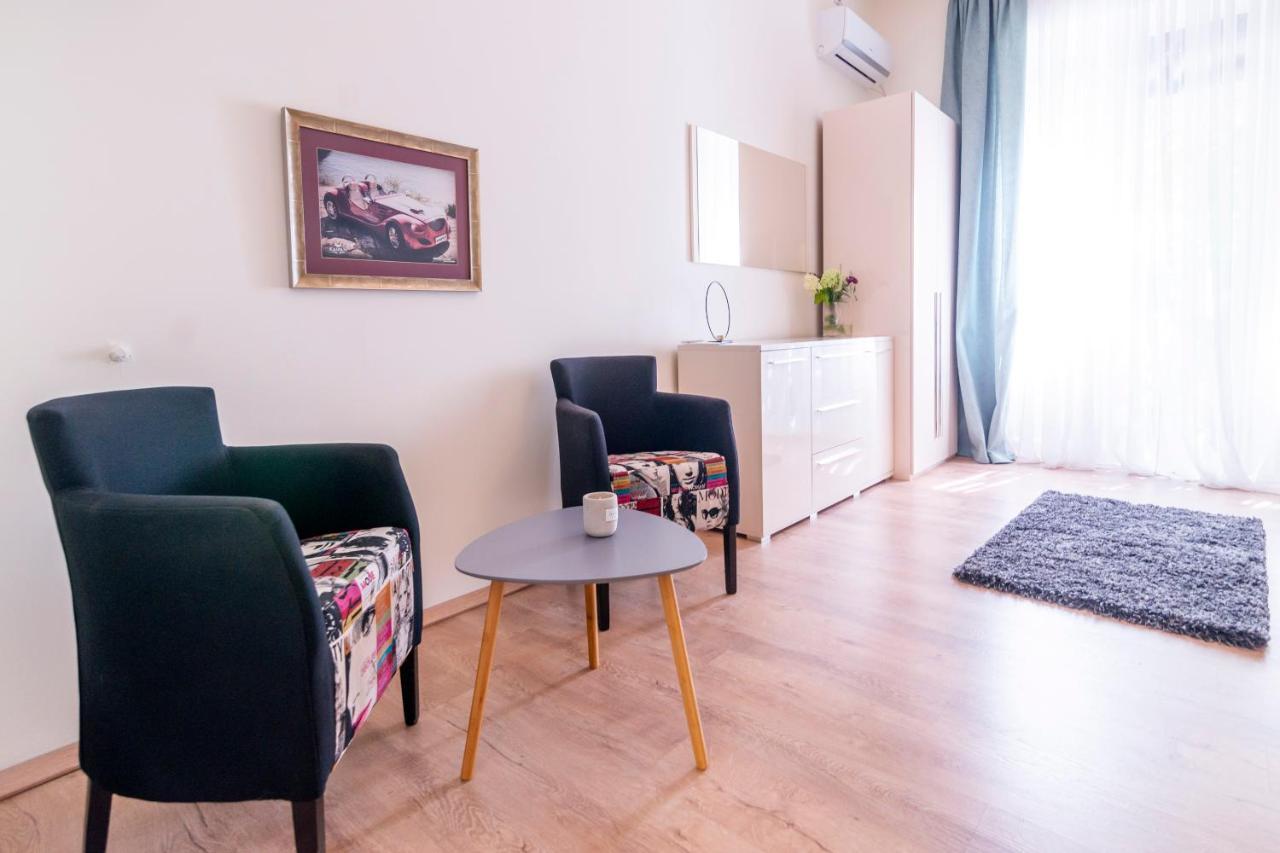 Jevrejska-Central Studio Novi Sad Buitenkant foto